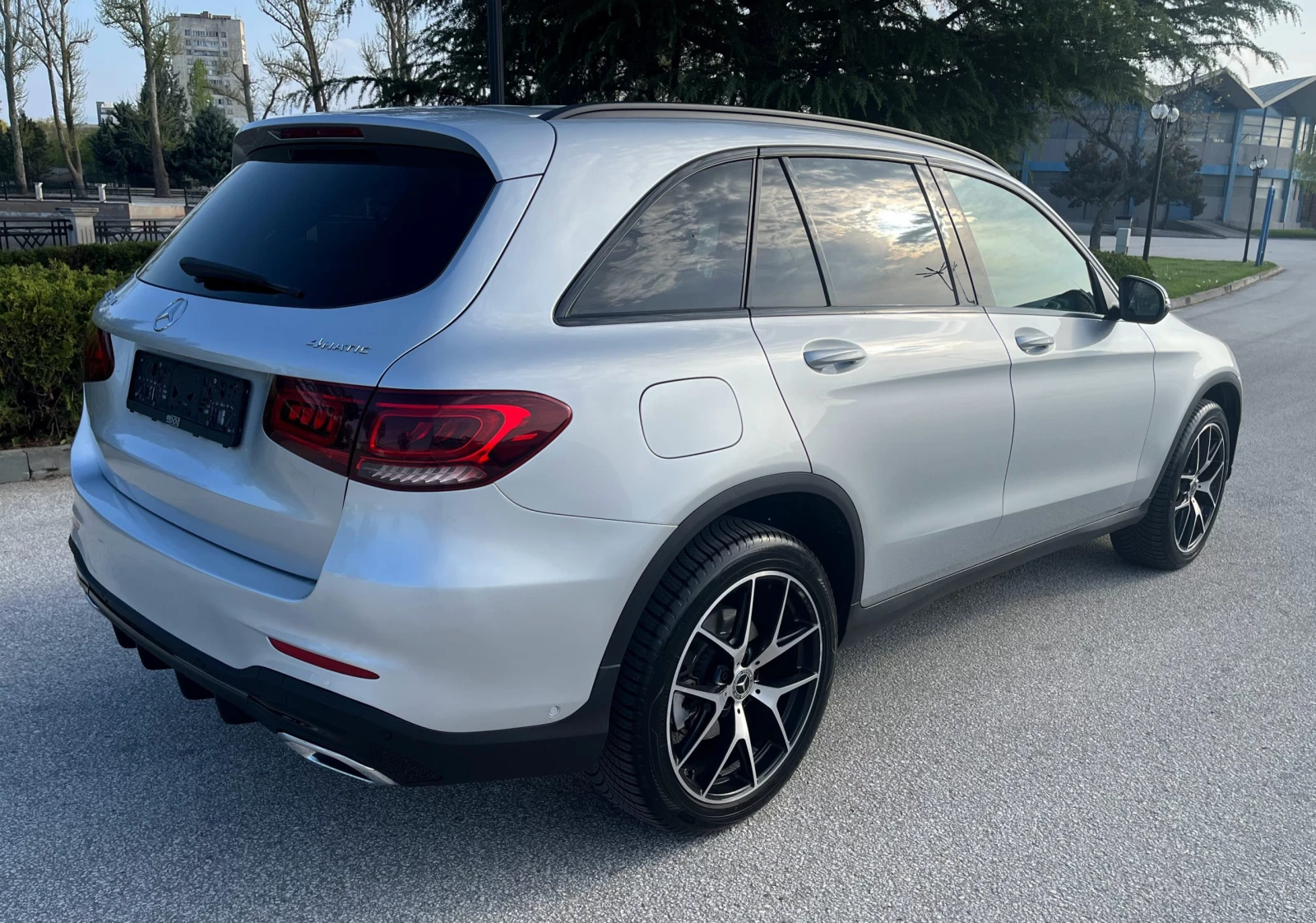 Mercedes-Benz GLC 220 FACELIFT/AMG/4MATIC/VIRTUAL/ПАНОРАМА - изображение 4