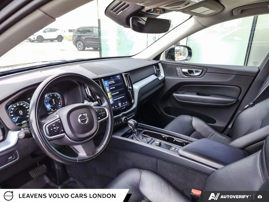 Volvo XC60 T5 AWD / Momentum / PANO / 360 - изображение 7