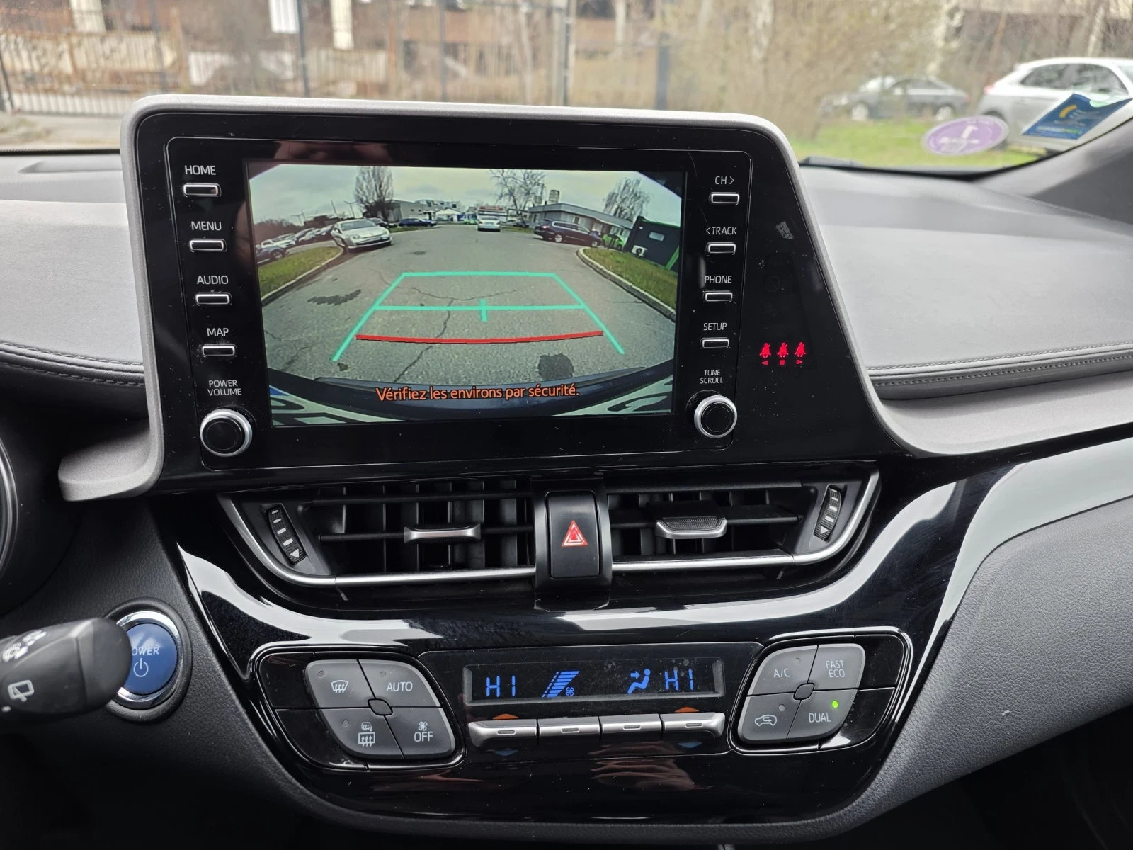 Toyota C-HR 1.8 HYBRID/FACELIFT/ГАРАНЦИЯ ДО 2032Г, снимка 12 - Автомобили и джипове - 54015174