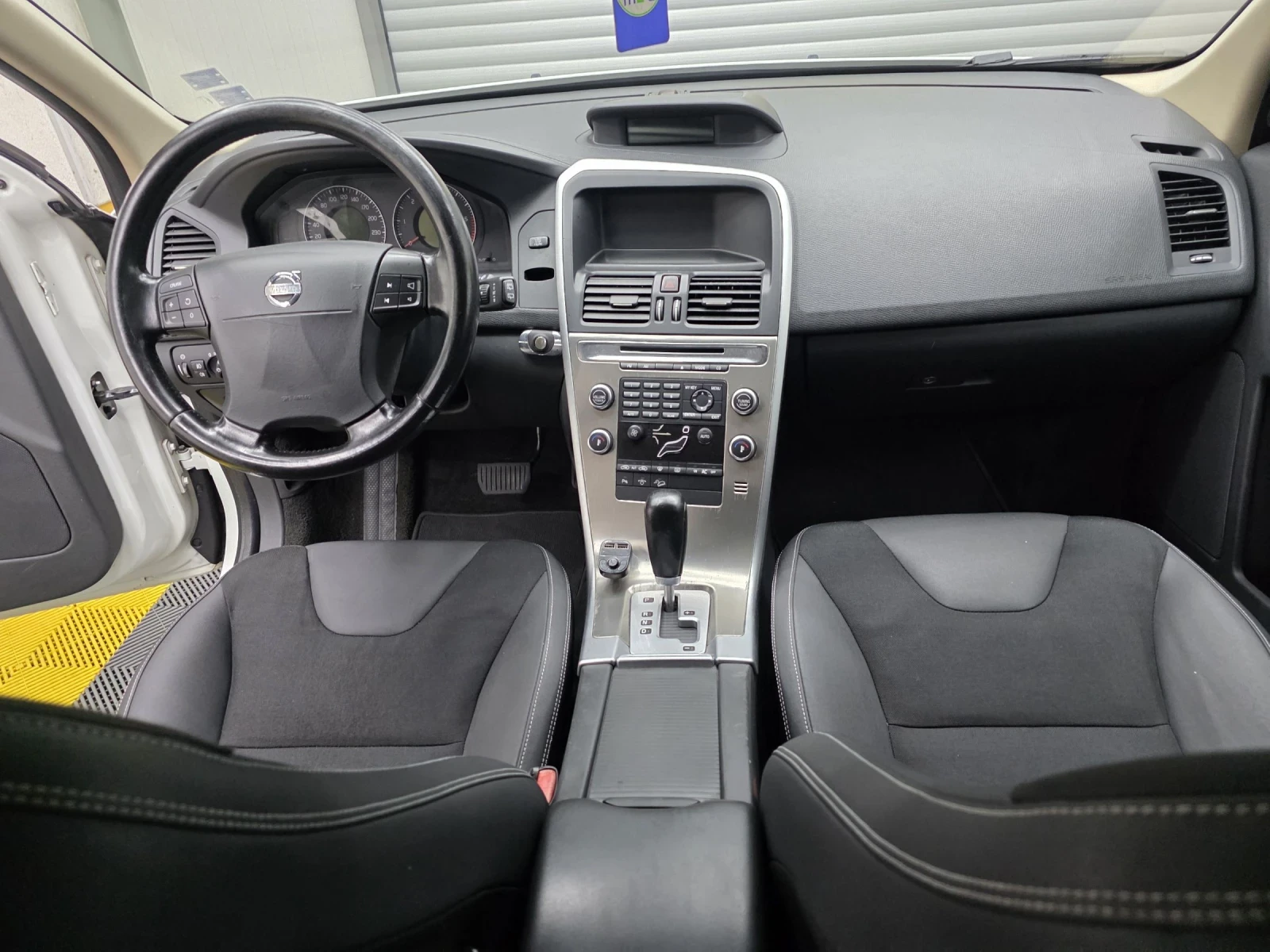 Volvo XC60 2.4D, снимка 7 - Автомобили и джипове - 54456225