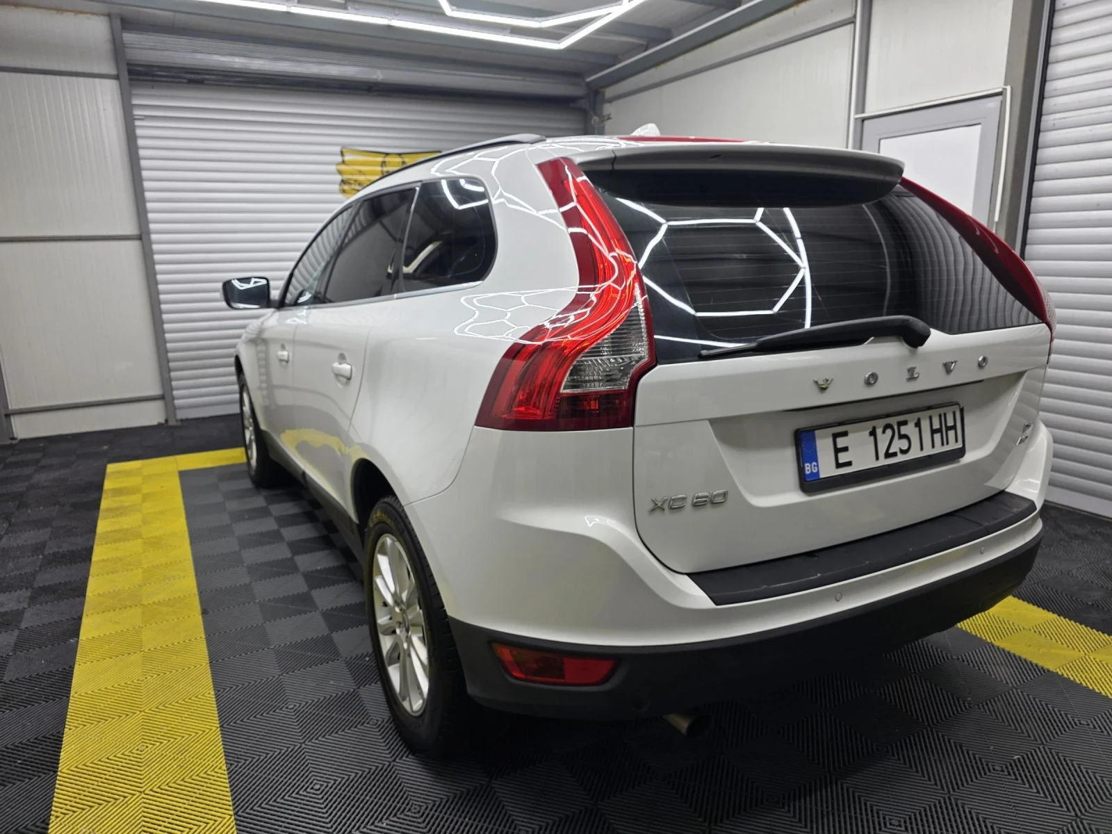 Volvo XC60 2.4D, снимка 5 - Автомобили и джипове - 54456225
