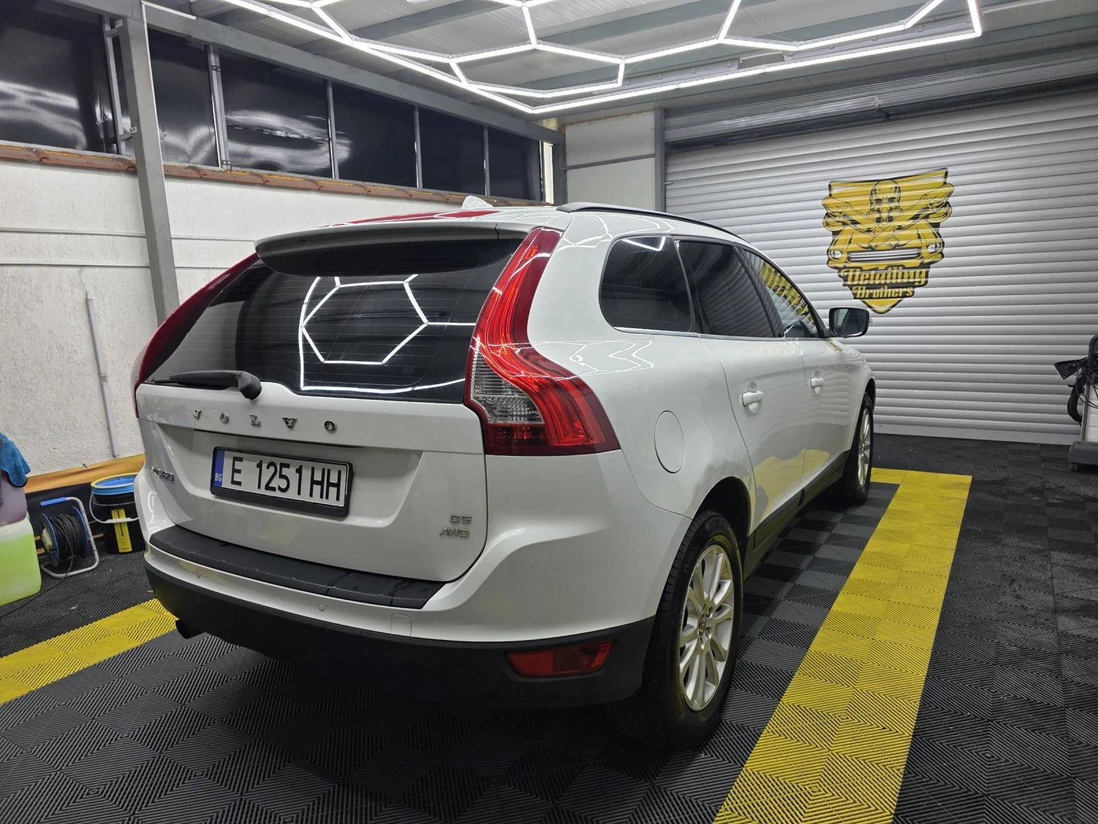 Volvo XC60 2.4D, снимка 4 - Автомобили и джипове - 54456225
