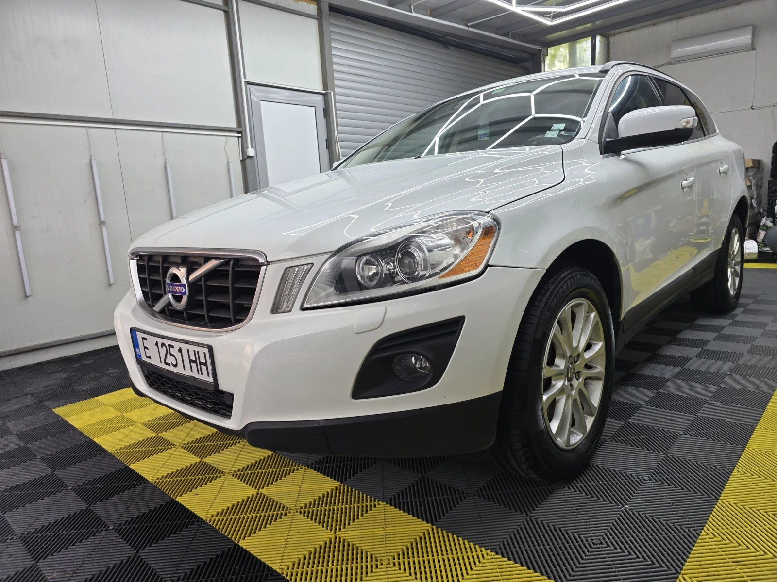 Volvo XC60 2.4D, снимка 3 - Автомобили и джипове - 54456225