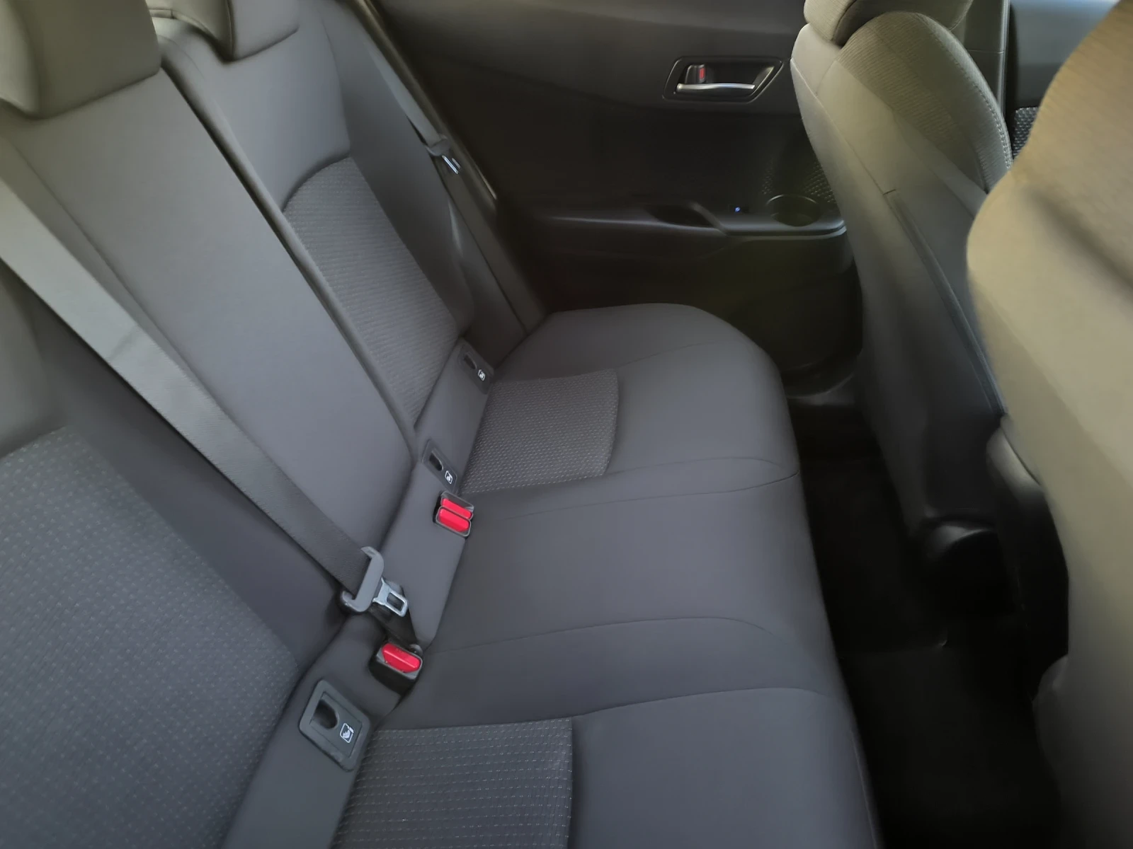 Toyota C-HR 1.8 H Business Sport, снимка 16 - Автомобили и джипове - 55781769