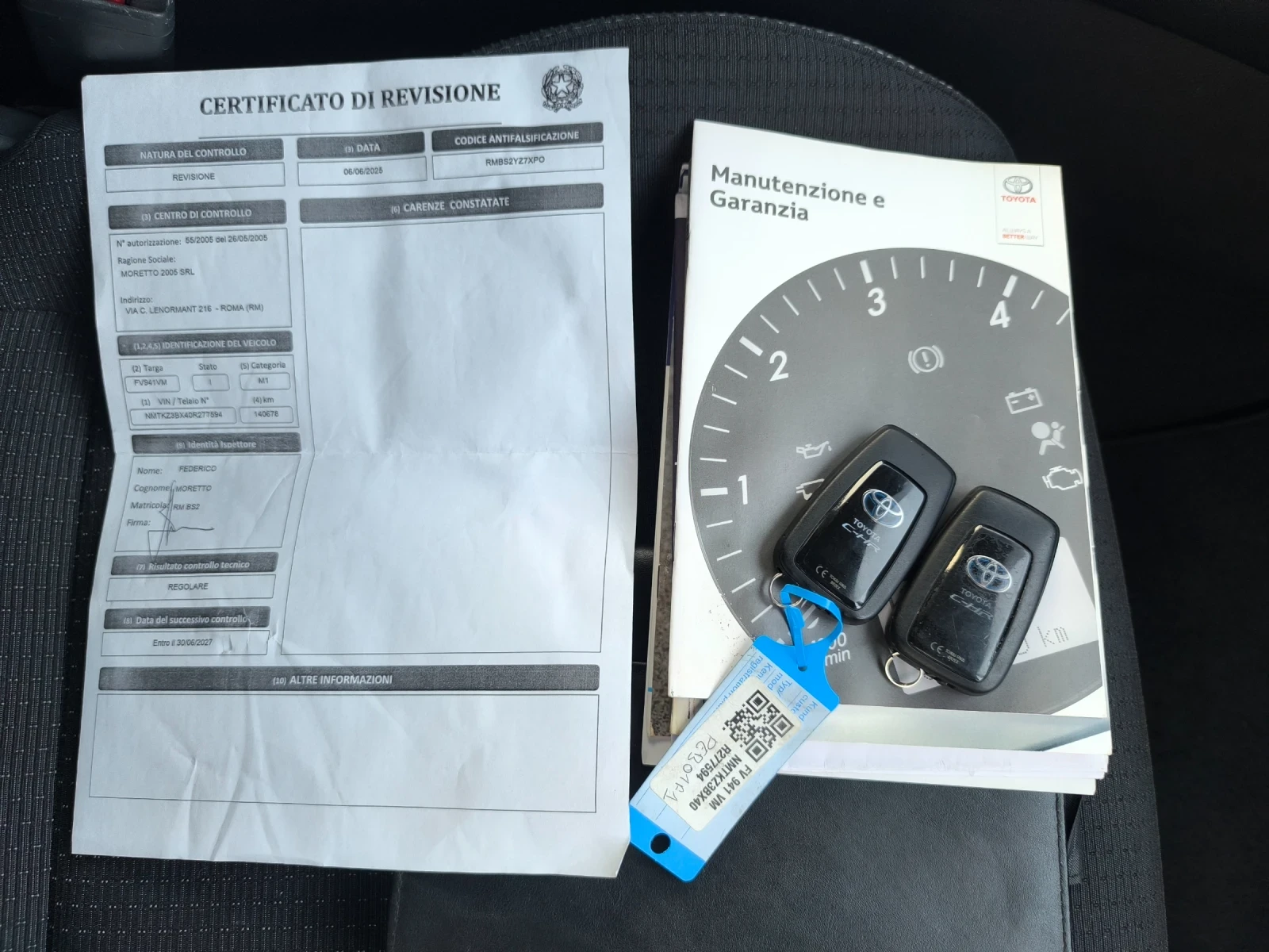 Toyota C-HR 1.8 H Business Sport, снимка 15 - Автомобили и джипове - 55781769
