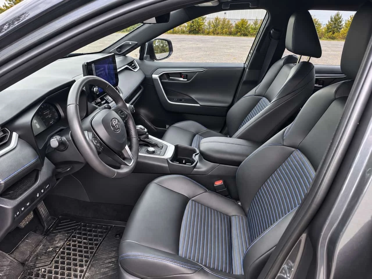 Toyota Rav4 * Hybrid XSE * CARFAX * ����� �� ����������� | Mobile.bg � ����������� 4