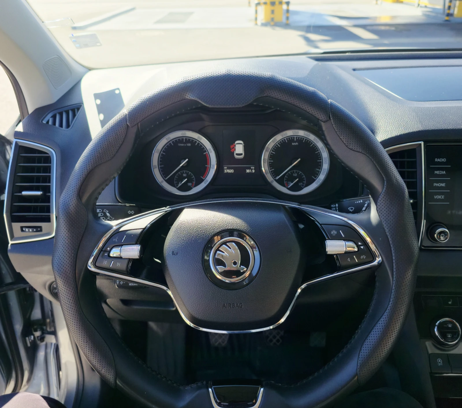 Skoda Karoq, снимка 8 - Автомобили и джипове - 56652112