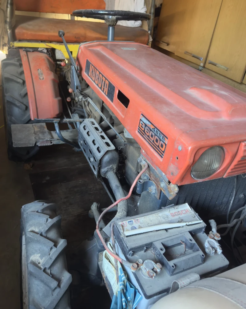 Трактор Kubota B6000, снимка 3 - Селскостопанска техника - 52772765