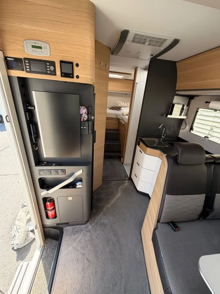 Кемпер Adria Plus 700 SL 160 к.с. 2.2, снимка 15 - Каравани и кемпери - 56300136