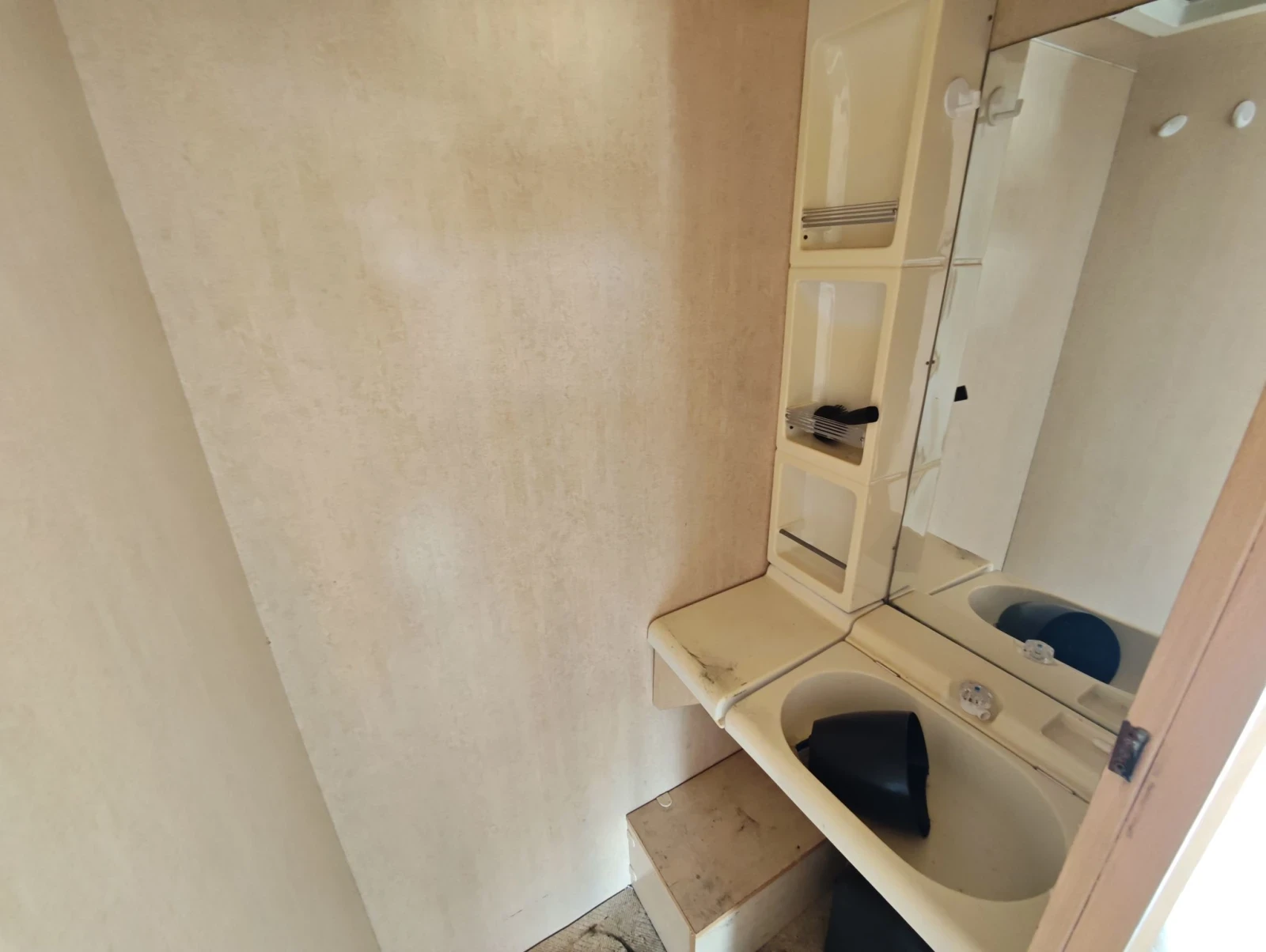 Каравана Adria Adria , снимка 9 - Каравани и кемпери - 55746978