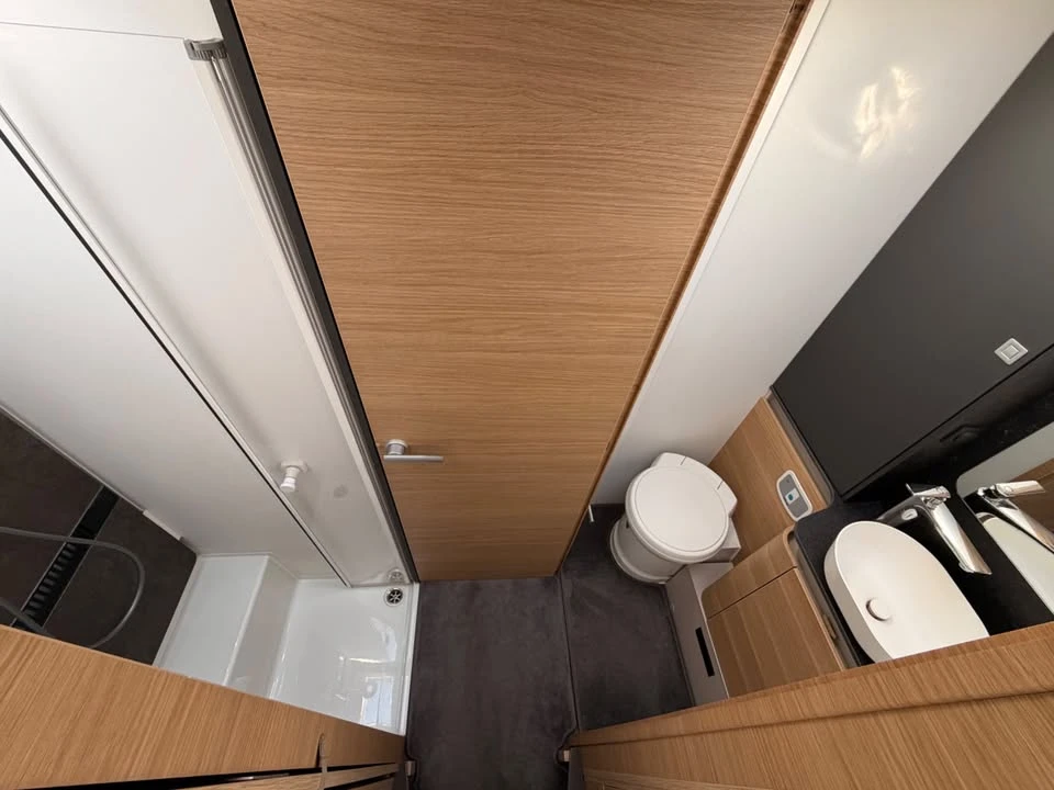 Кемпер Adria Plus 700 SL 160 к.с. 2.2, снимка 7 - Каравани и кемпери - 56300136