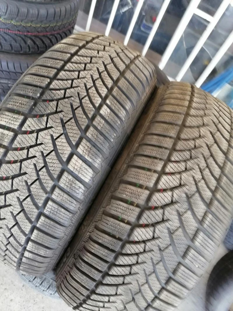 Гуми Зимни 225/55R17, снимка 3 - Гуми и джанти - 29590074