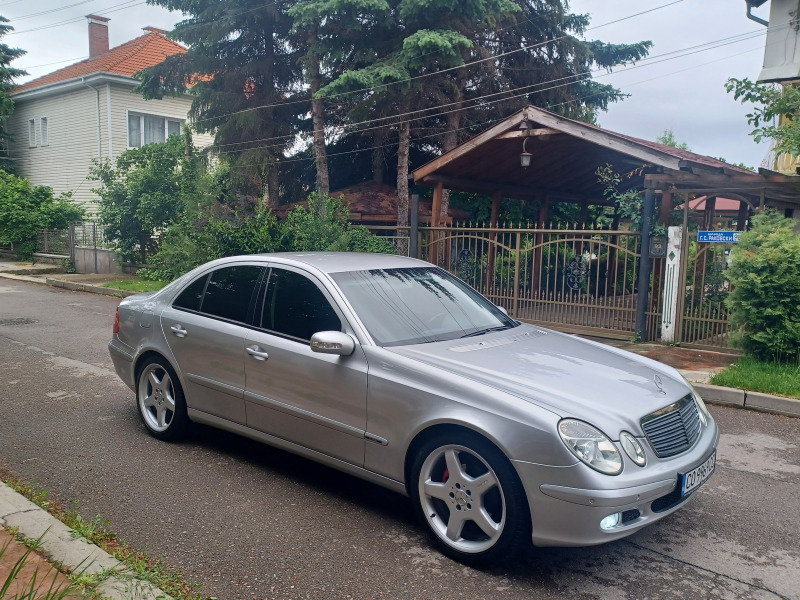 Mercedes-Benz E 220 2.2CDI, снимка 3 - Автомобили и джипове - 46395566