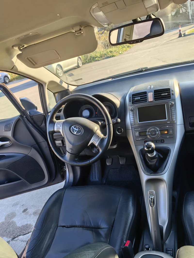 Toyota Auris 2.2 D-CAT, снимка 15 - Автомобили и джипове - 48491258