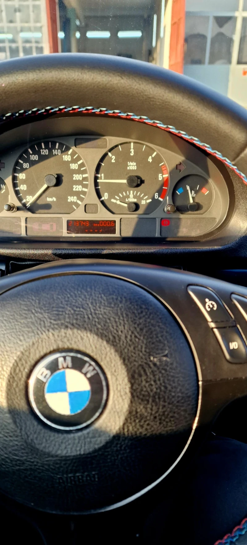 BMW 330, снимка 12 - Автомобили и джипове - 48360270