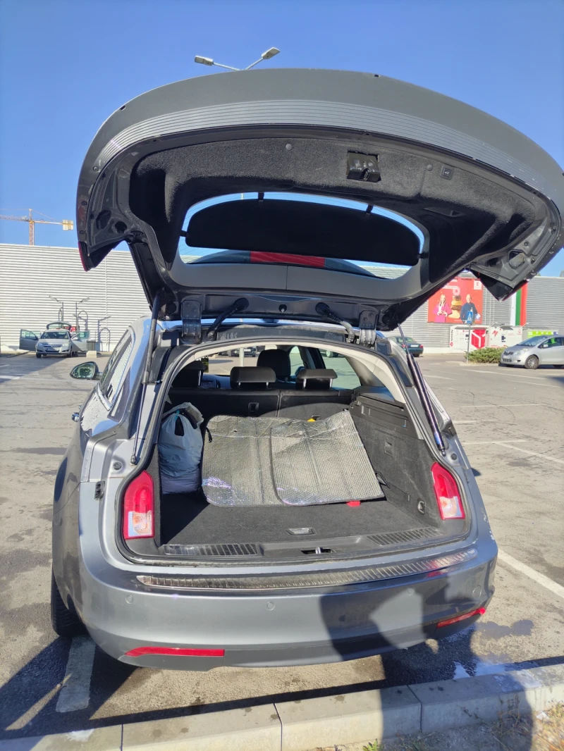 Opel Insignia 1.6 CDTI, снимка 11 - Автомобили и джипове - 52472600