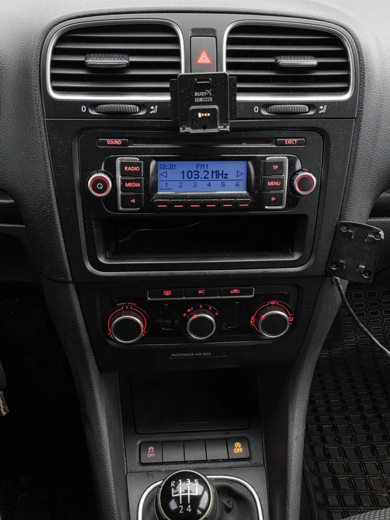 VW Golf Нов внос 105кс, снимка 11 - Автомобили и джипове - 53010661