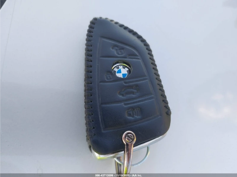 BMW 750 i RWD* HEAD-UP* 360CAM* АвтоКредит(ЦЕНА ДО БГ), снимка 11 - Автомобили и джипове - 53599536