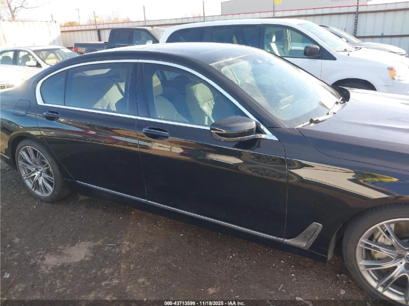 BMW 750 i RWD* HEAD-UP* 360CAM* АвтоКредит(ЦЕНА ДО БГ), снимка 6 - Автомобили и джипове - 53599536