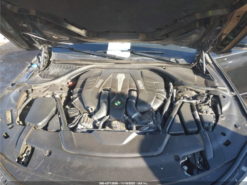 BMW 750 i RWD* HEAD-UP* 360CAM* АвтоКредит(ЦЕНА ДО БГ), снимка 12 - Автомобили и джипове - 53599536