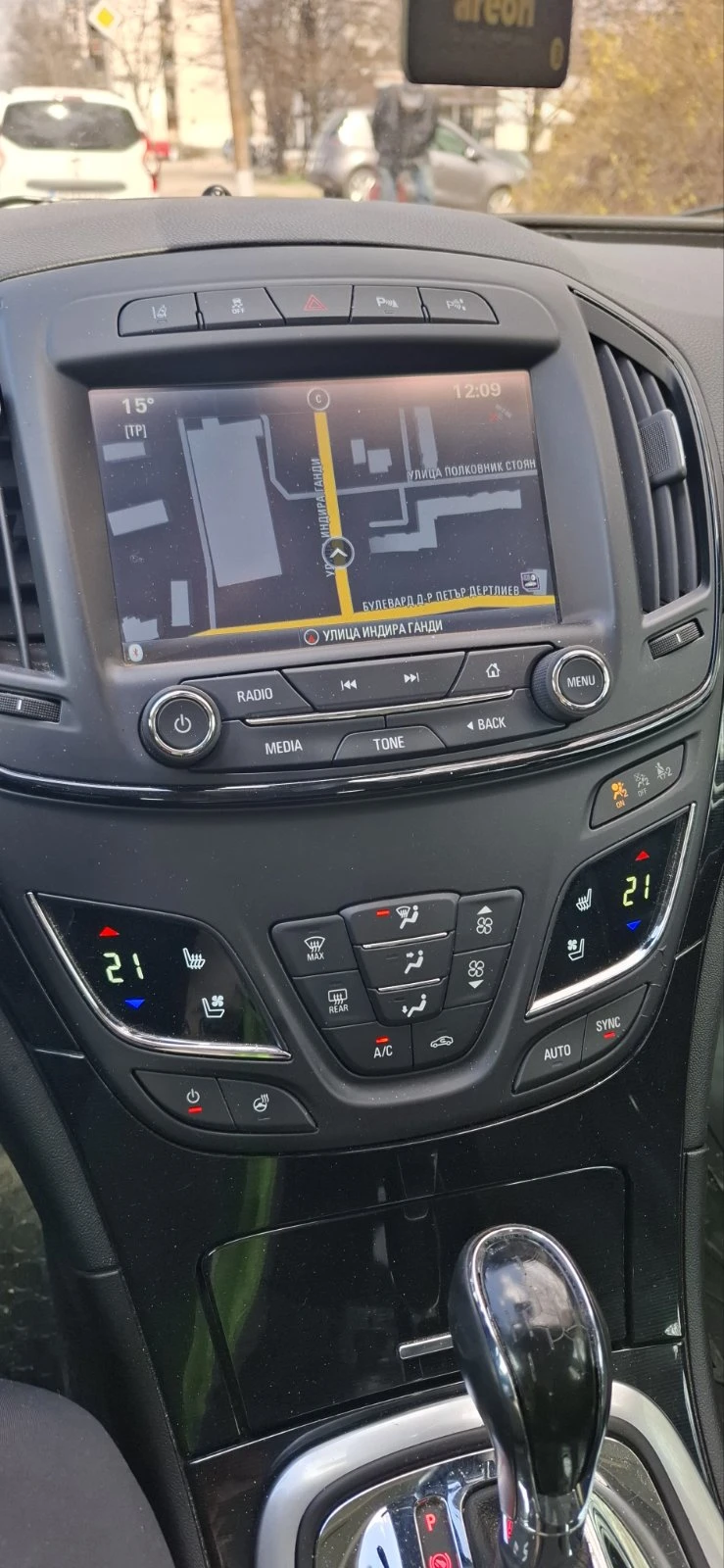 Opel Insignia 1.6 CDTI, снимка 15 - Автомобили и джипове - 53240219