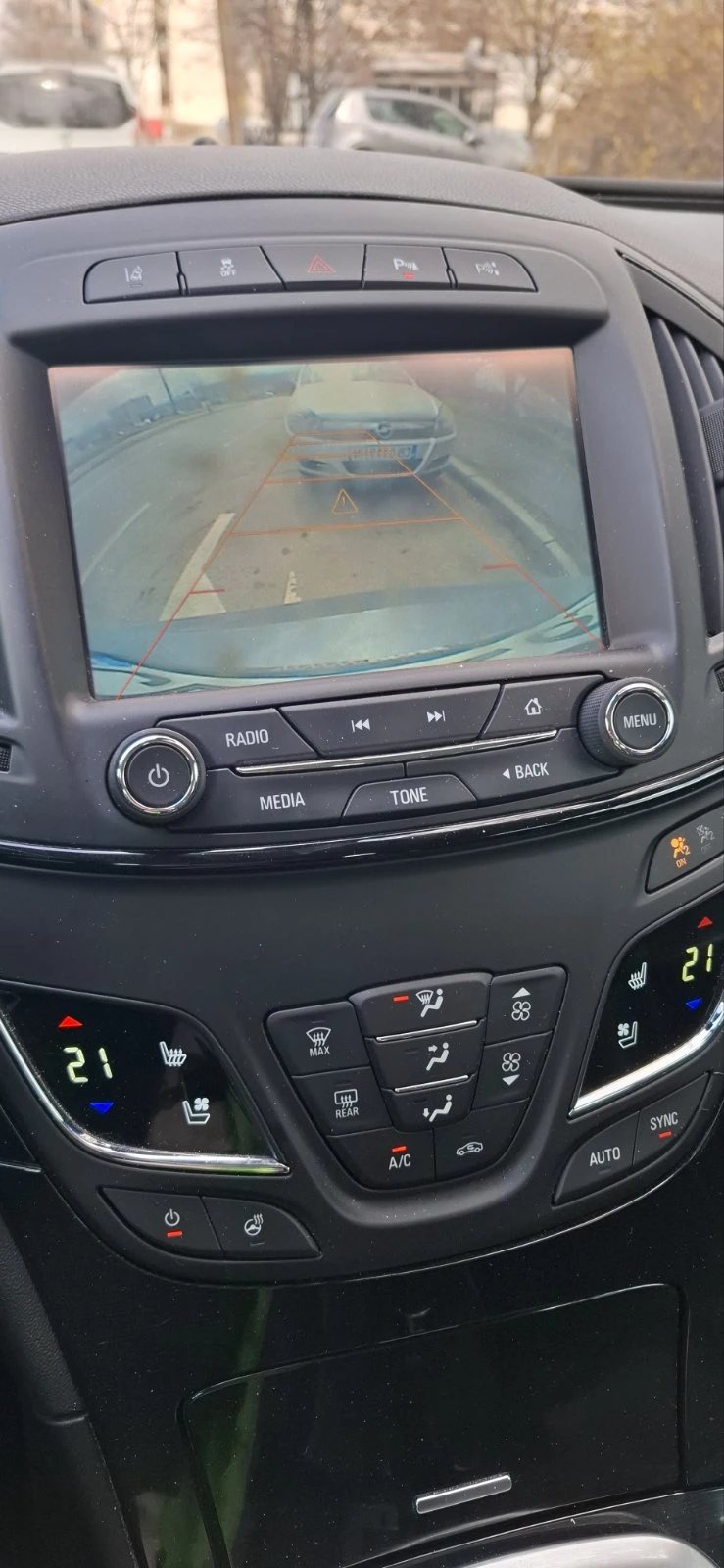 Opel Insignia 1.6 CDTI, снимка 17 - Автомобили и джипове - 53240219