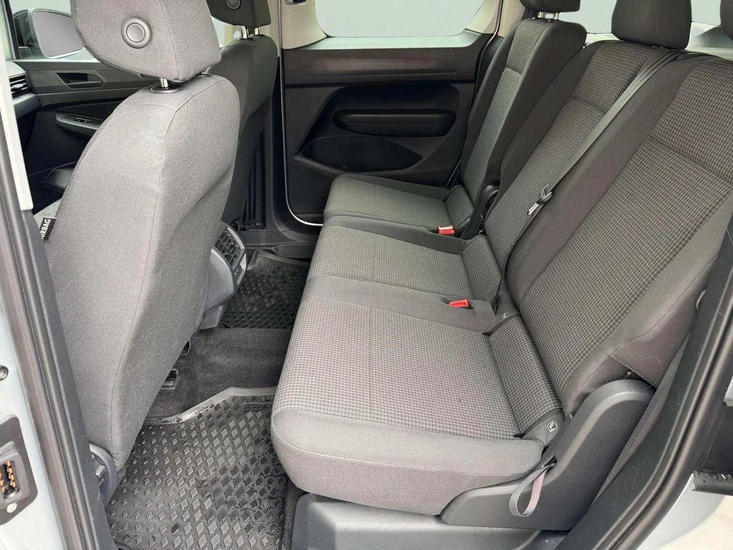 VW Caddy TDI 7 места - изображение 4