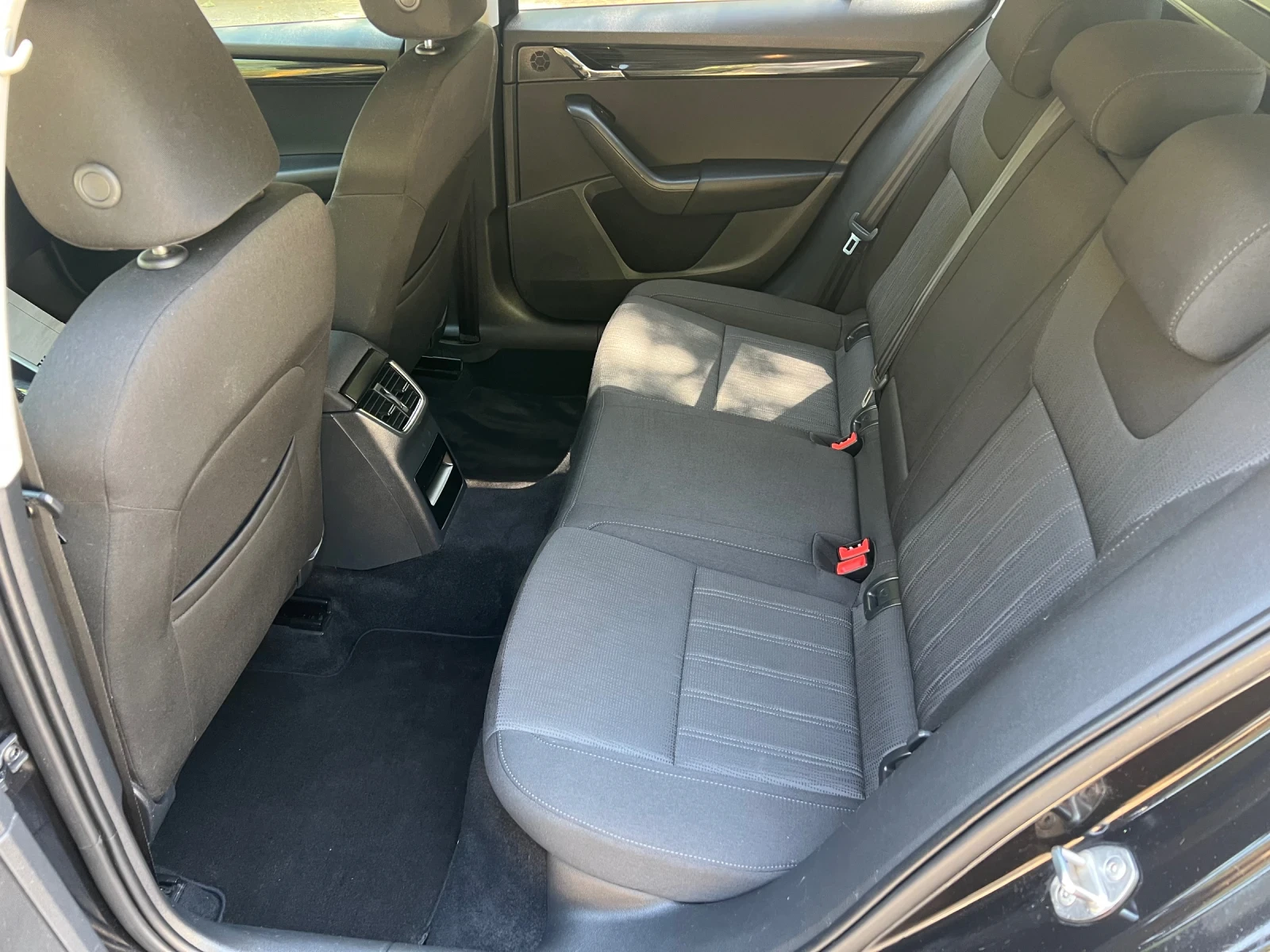 Skoda Octavia 2.0TDi, 4x4 - изображение 10