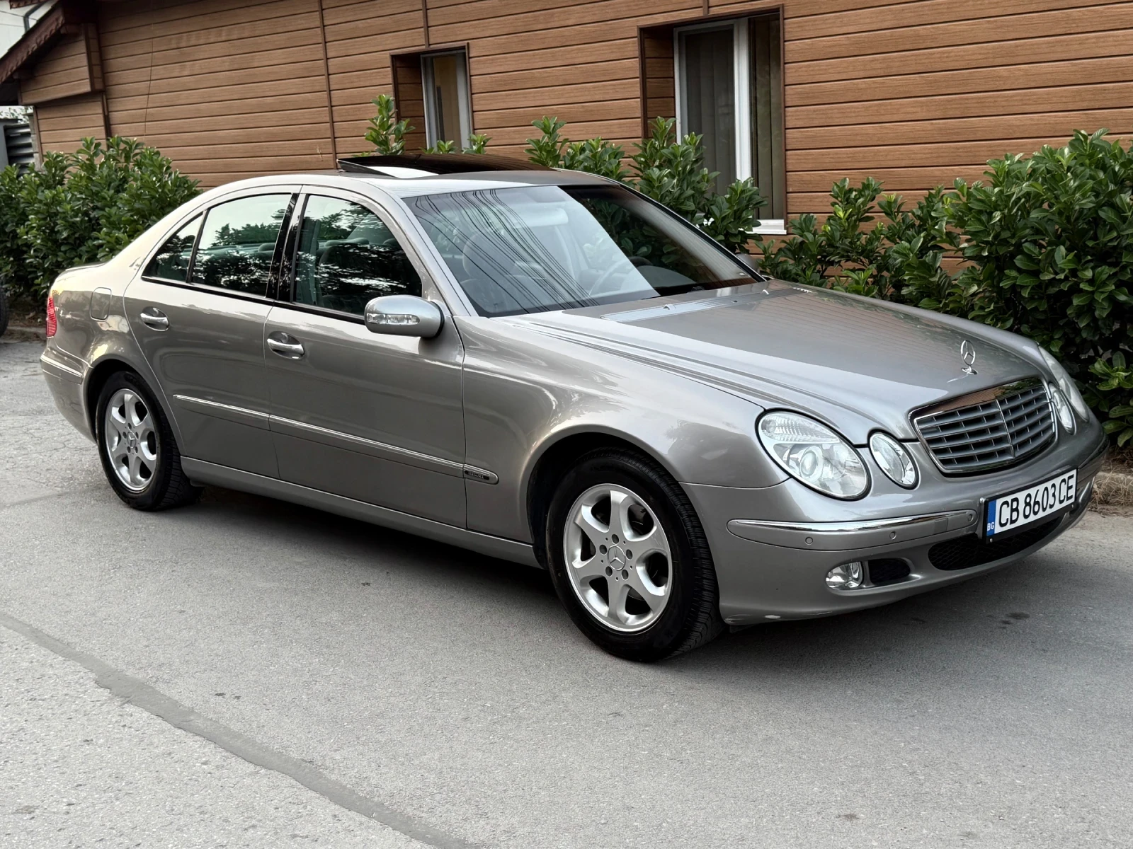 Mercedes-Benz E 220 CDI (150 кс) 5G-TRONIC 165000 км. АВТЕНТИЧЕН ВИД  - изображение 3