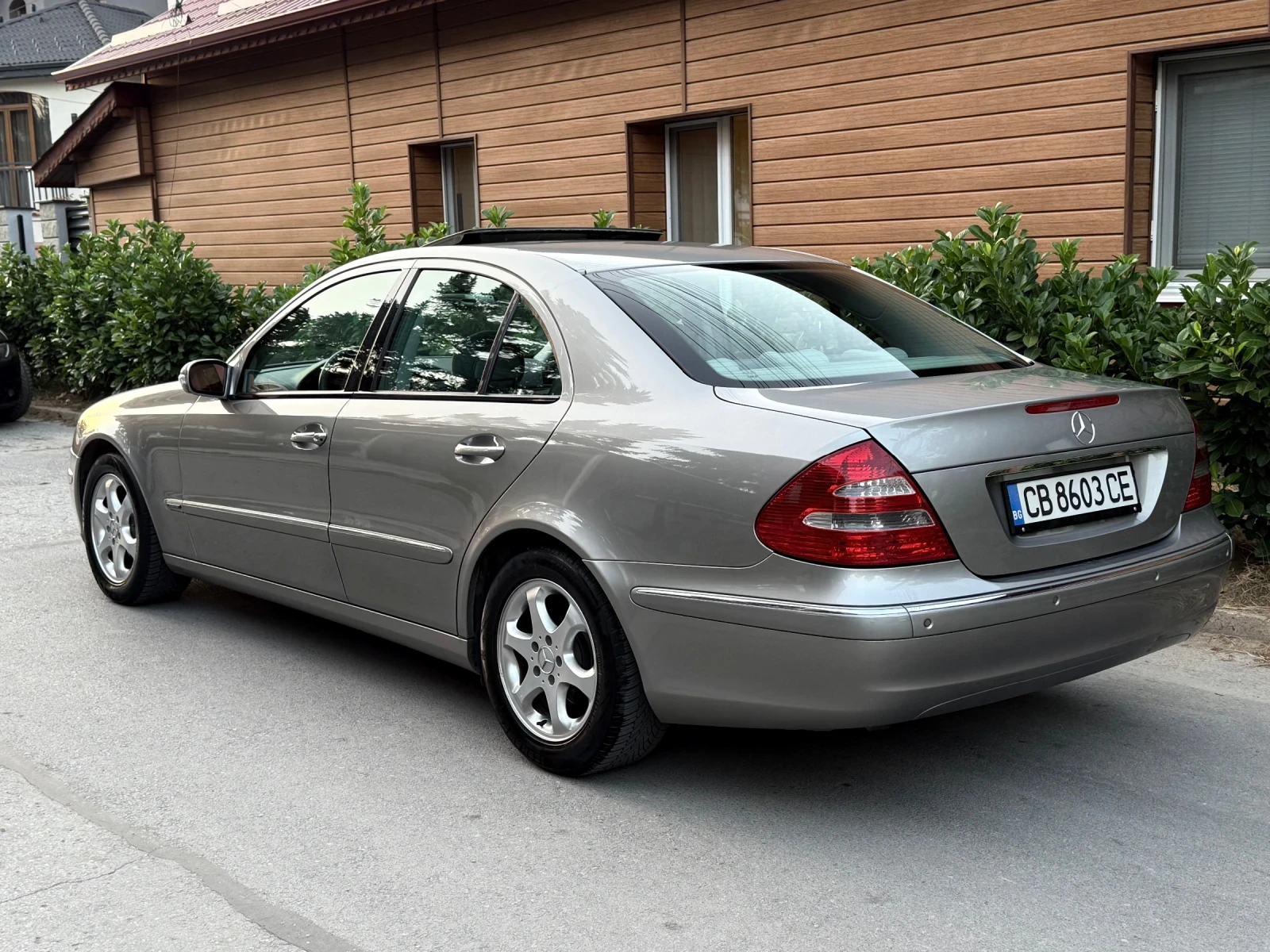Mercedes-Benz E 220 CDI (150 кс) 5G-TRONIC 165000 км. АВТЕНТИЧЕН ВИД  - изображение 6
