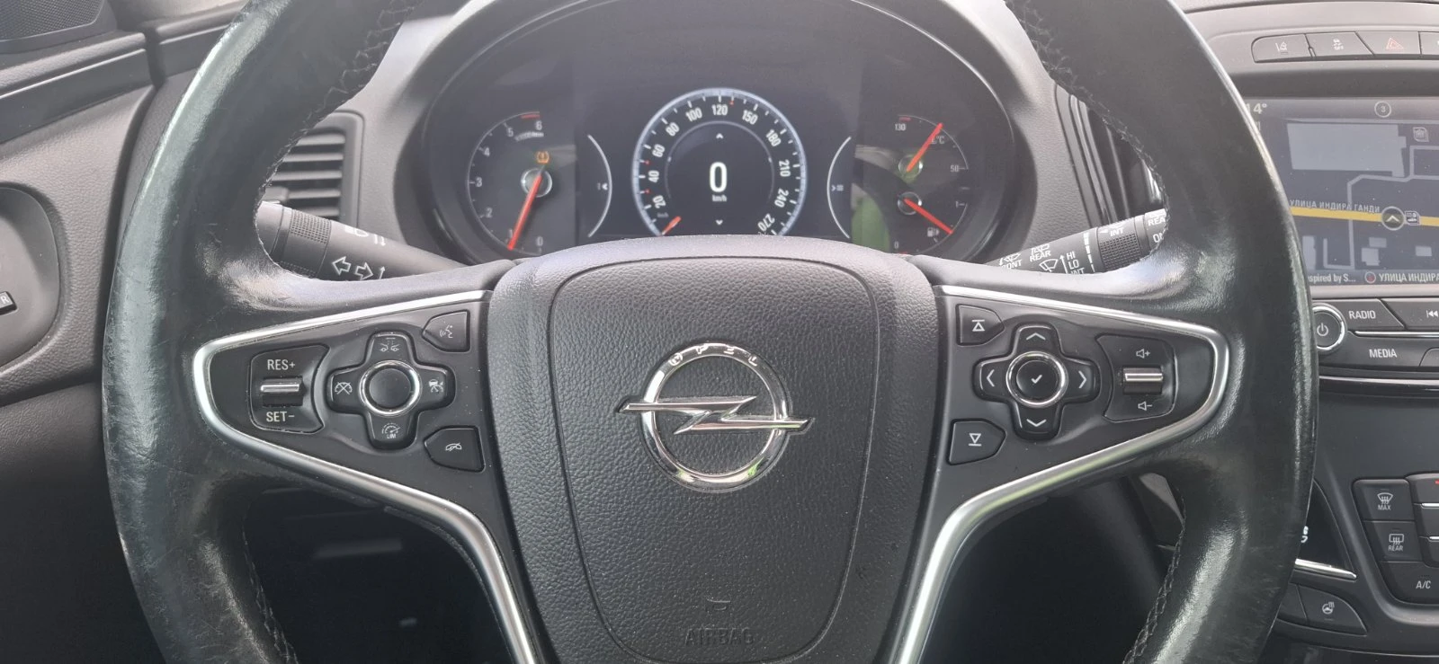 Opel Insignia 1.6 CDTI, снимка 13 - Автомобили и джипове - 53240219