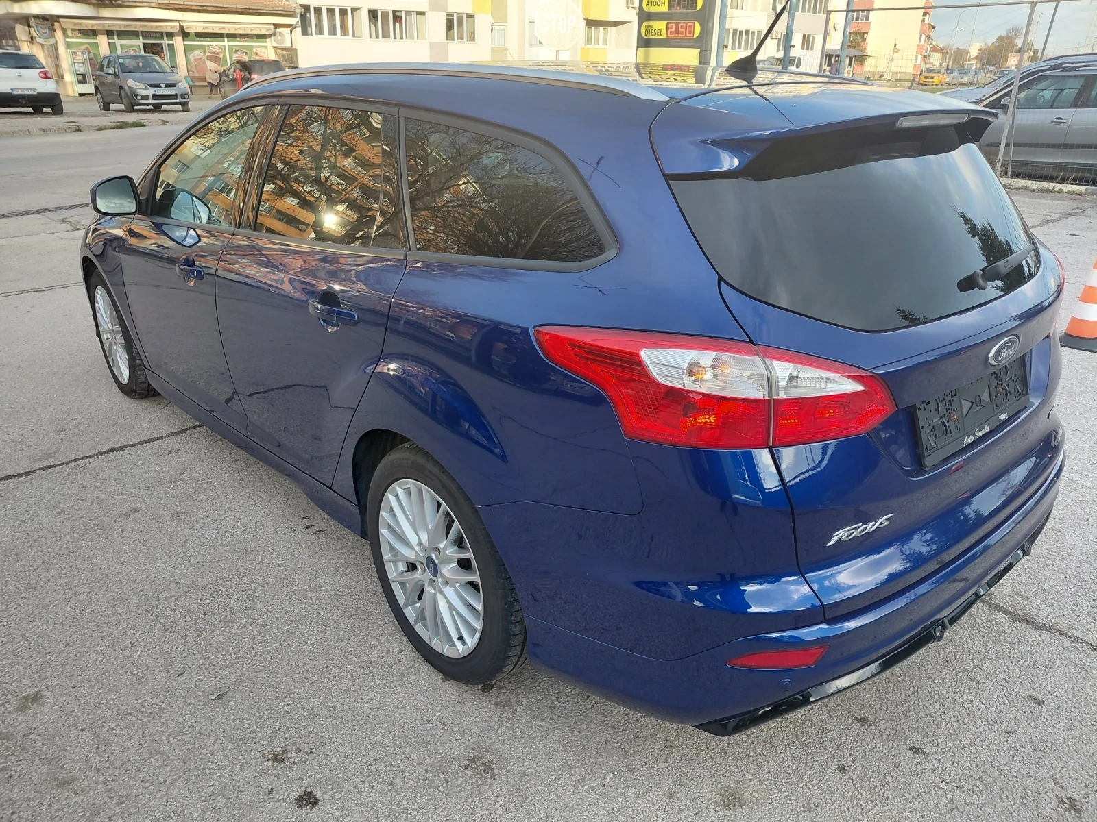 Ford Focus 1.0i 101к.с - изображение 6