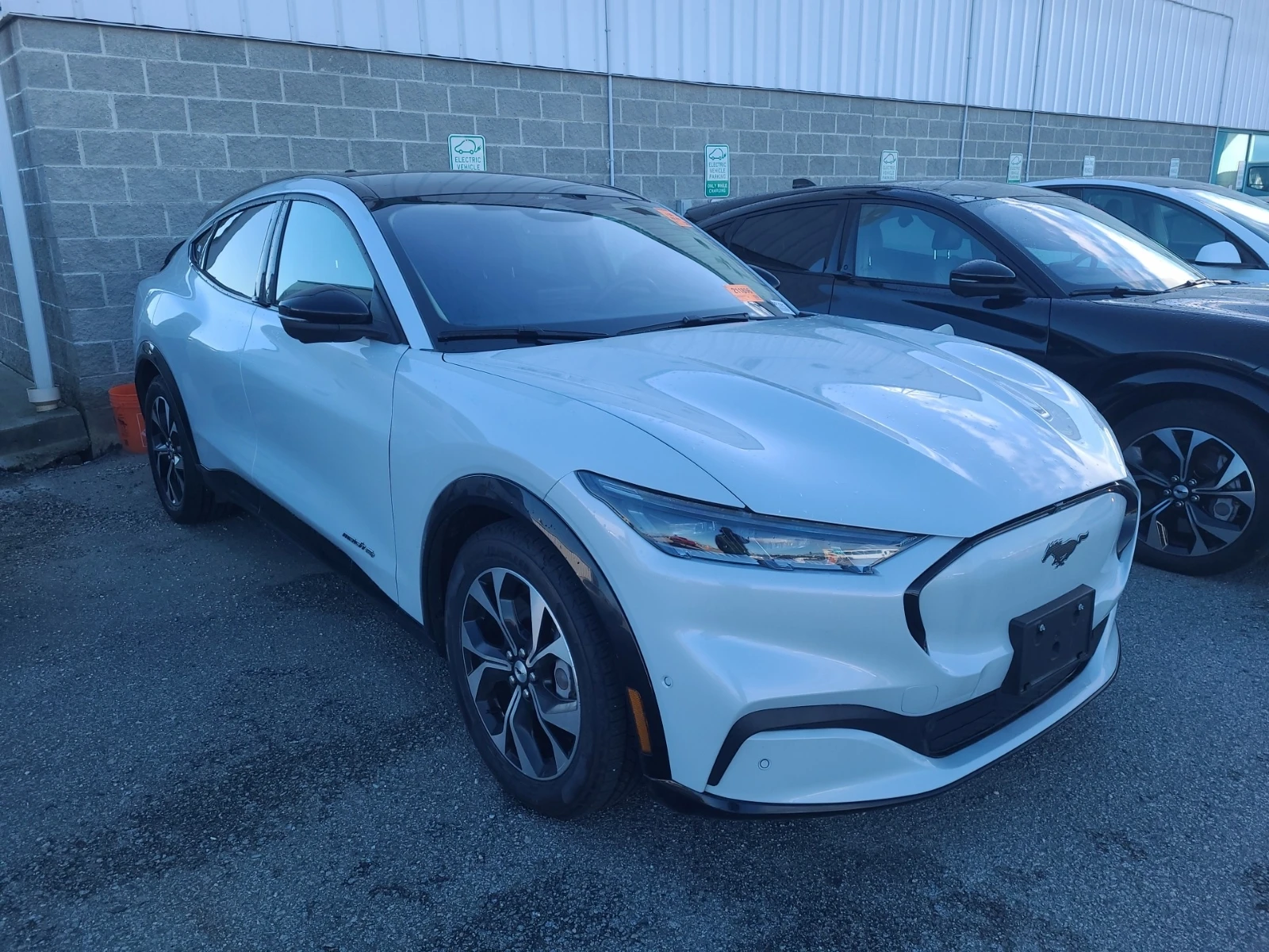 Ford Mustang Mach-E PREMIUM, снимка 2 - Автомобили и джипове - 53761100