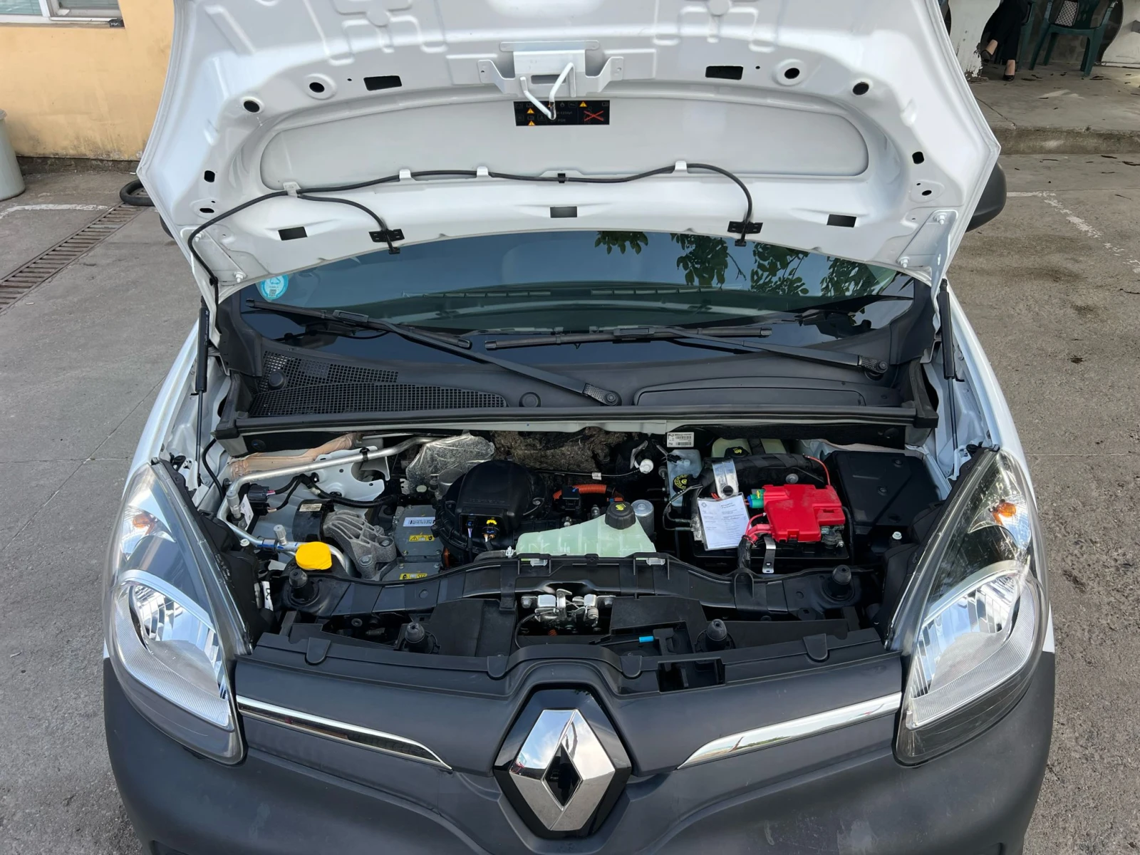 Renault Kangoo 194 евро на месец | Гаранция | SoH 100%, снимка 8 - Автомобили и джипове - 54780536