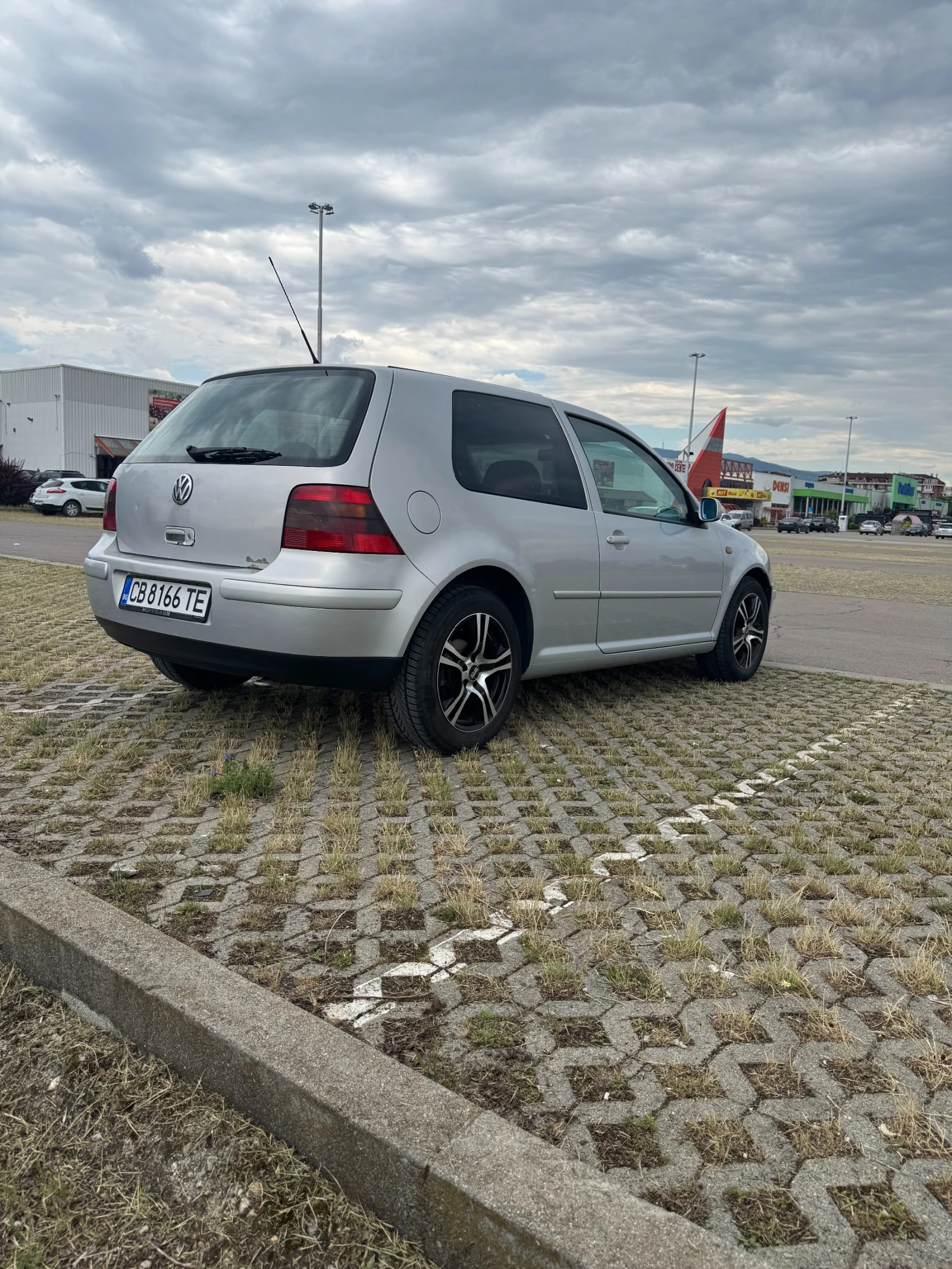 VW Golf, снимка 4 - Автомобили и джипове - 54804600