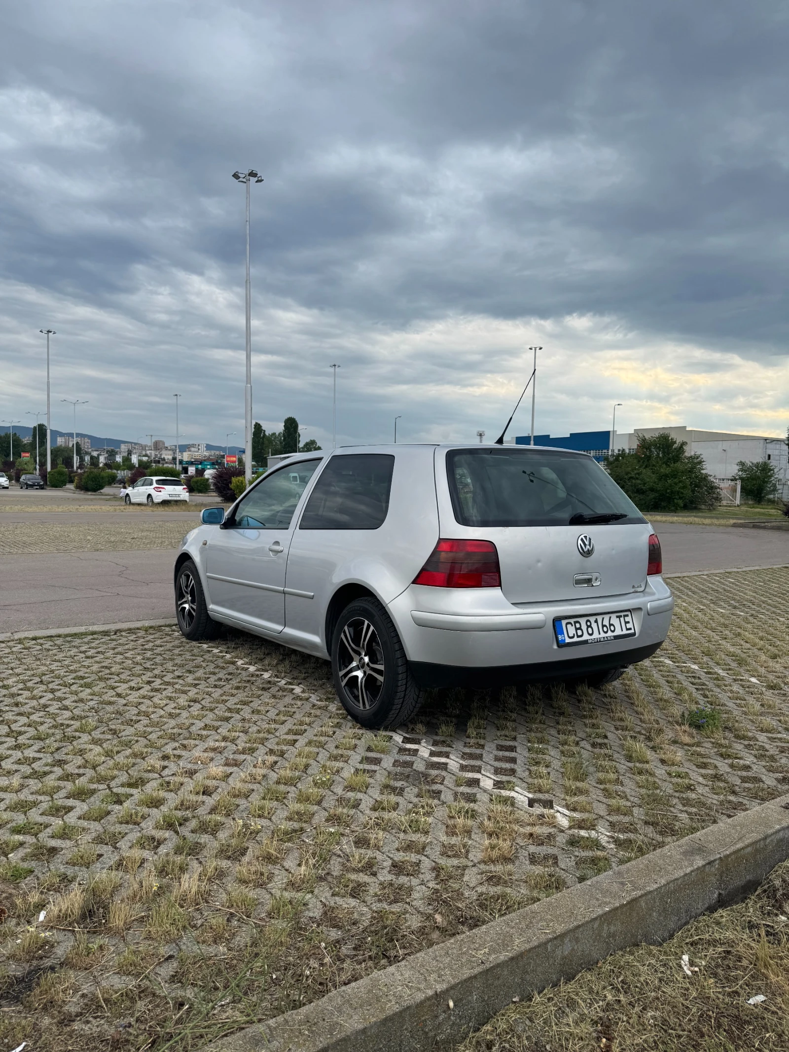 VW Golf, снимка 3 - Автомобили и джипове - 54804600