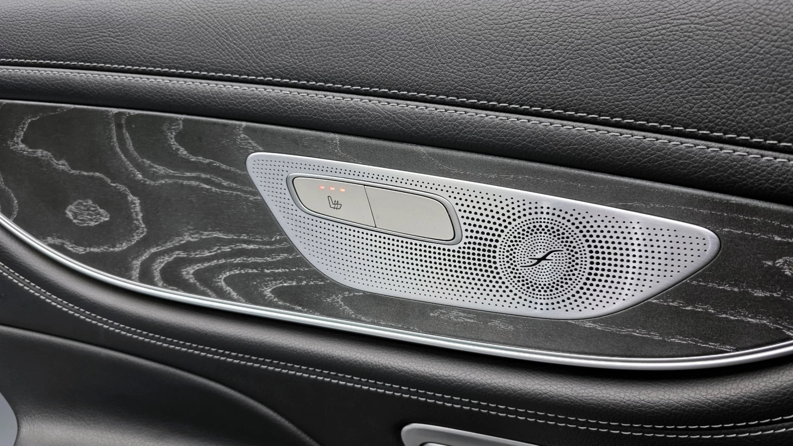 Mercedes-Benz CLS 400 4MATIC | Distronic | HUD | 360 Camera | Ventilated, снимка 17 - Автомобили и джипове - 54894172