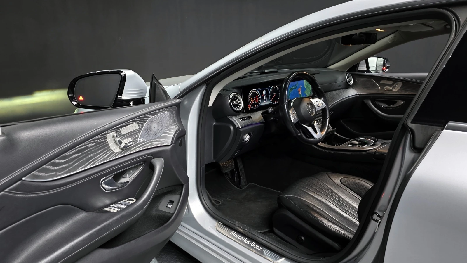 Mercedes-Benz CLS 400 4MATIC | Distronic | HUD | 360 Camera | Ventilated, снимка 8 - Автомобили и джипове - 54894172