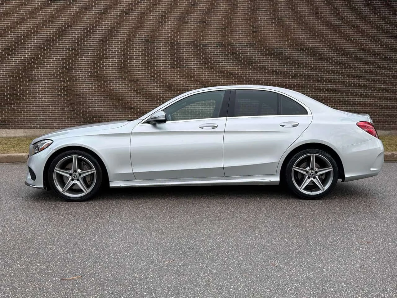 Mercedes-Benz C 300 * CARFAX * AMG PACK * АВТОКРЕДИТ * , снимка 2 - Автомобили и джипове - 55259085