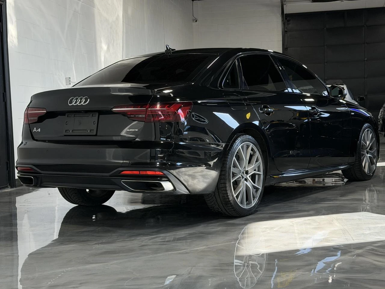 Audi A4 45 TFSI QUATTRO / S-LINE / MATRIX / BLACK OPTICS, снимка 2 - Автомобили и джипове - 55431031