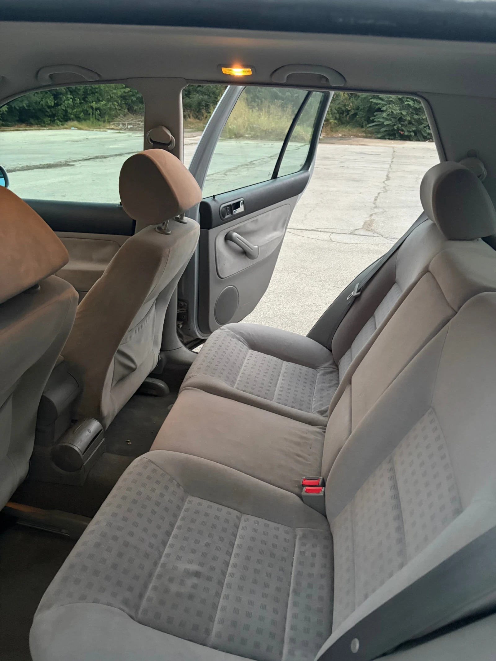 VW Golf 1.9 TDI 116, снимка 8 - Автомобили и джипове - 55868012