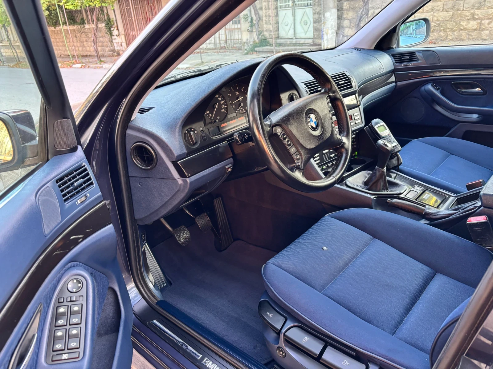 BMW 520 2.2I LPG PDC Xenon , снимка 8 - Автомобили и джипове - 56064221