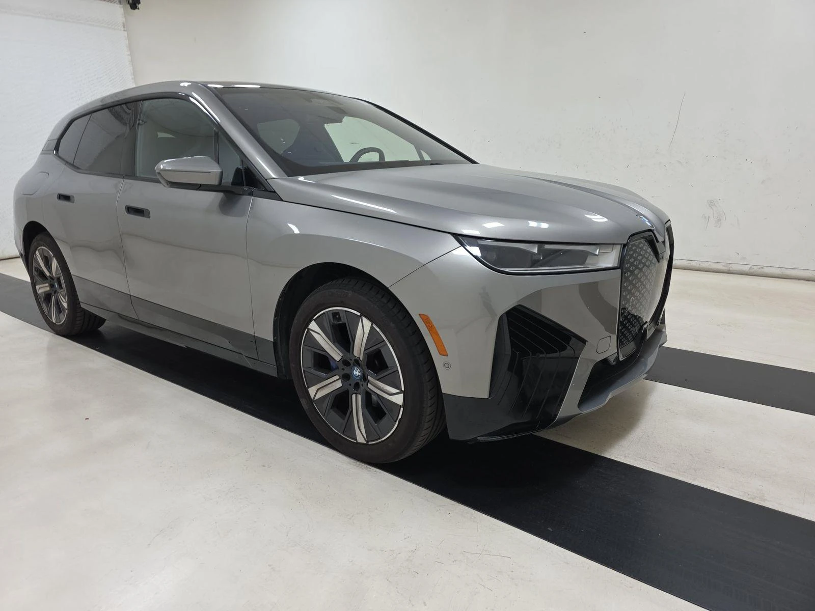 BMW iX XDRIVE50 * ФИКСИРАНА ЦЕНА ДО СОФИЯ, снимка 3 - Автомобили и джипове - 56257850