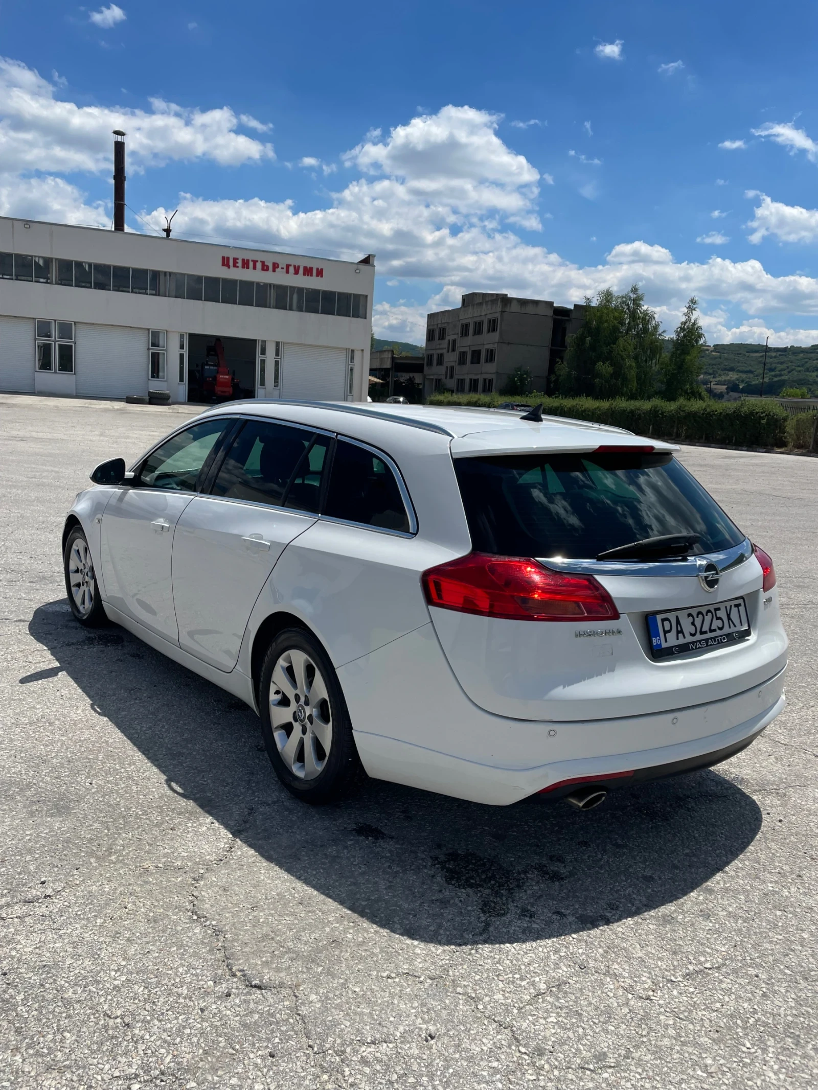Opel Insignia, снимка 4 - Автомобили и джипове - 56272192