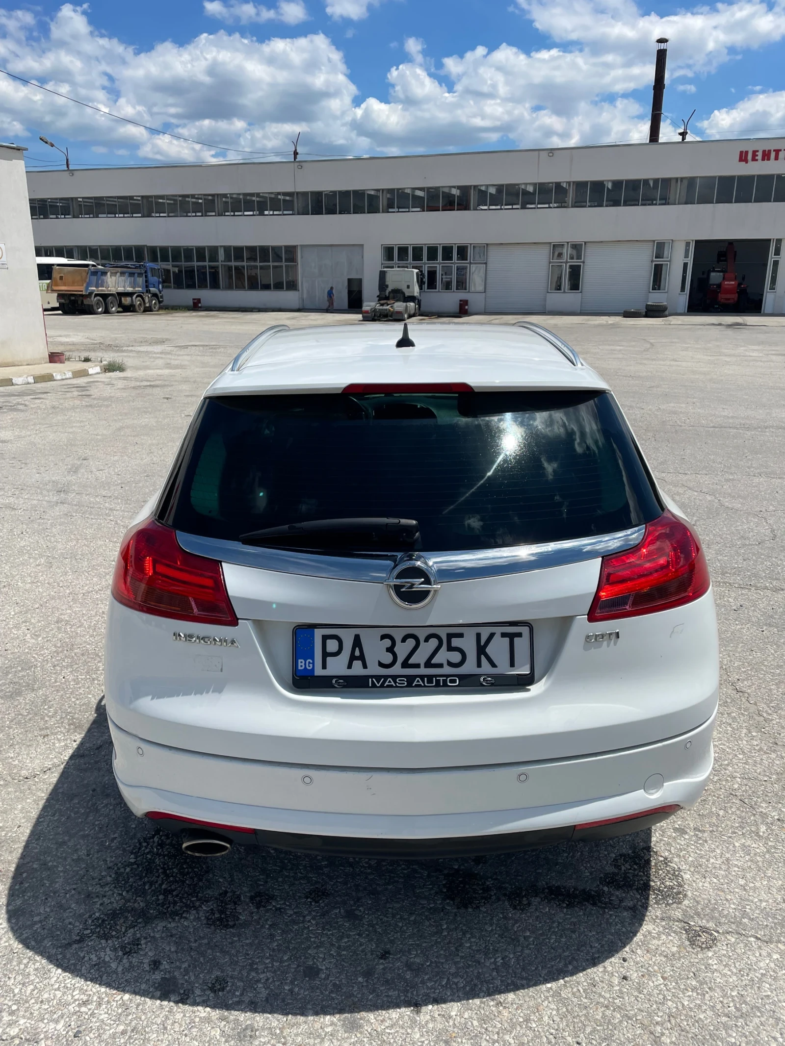 Opel Insignia, снимка 7 - Автомобили и джипове - 56272192