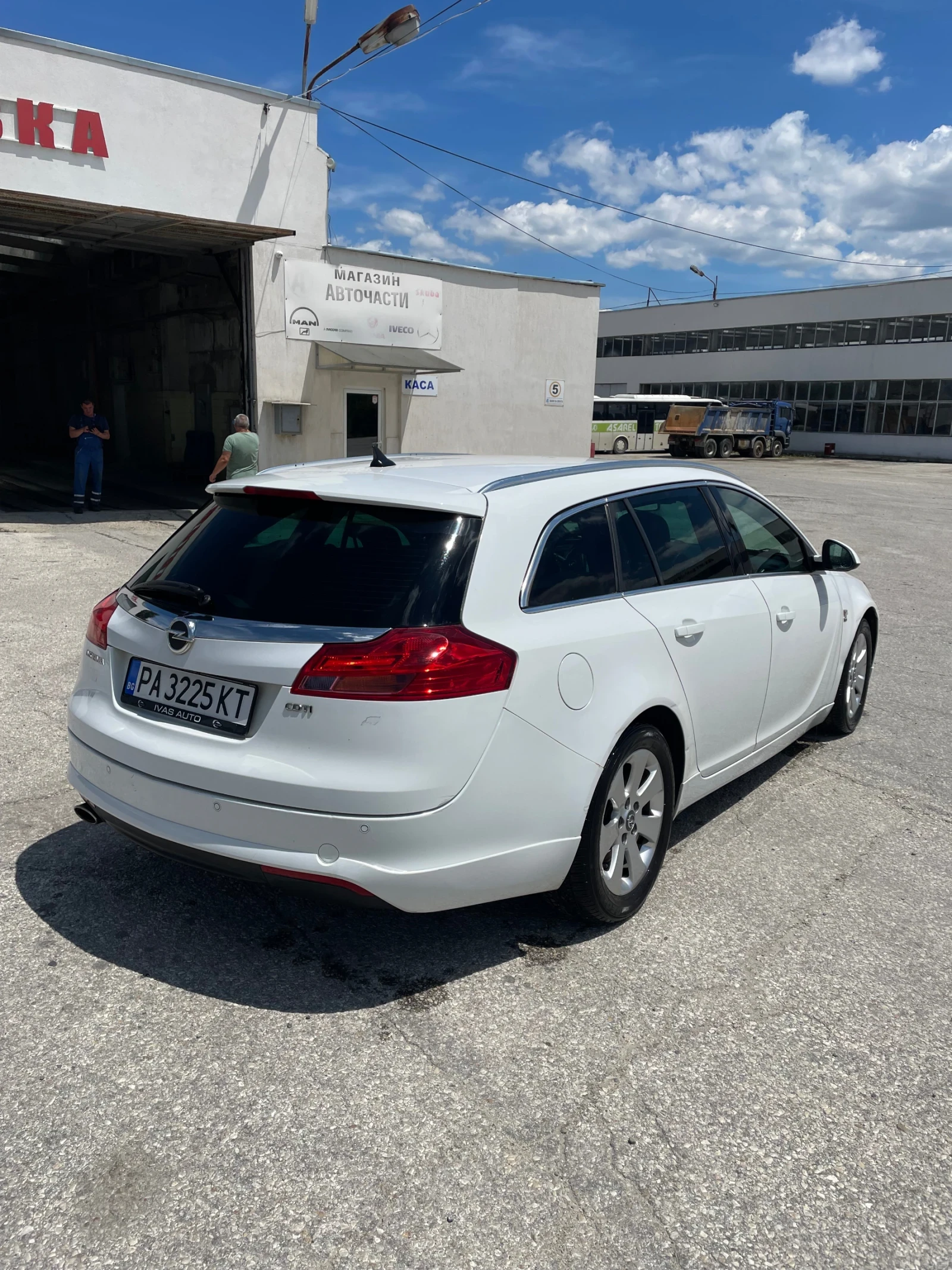 Opel Insignia, снимка 3 - Автомобили и джипове - 56272192