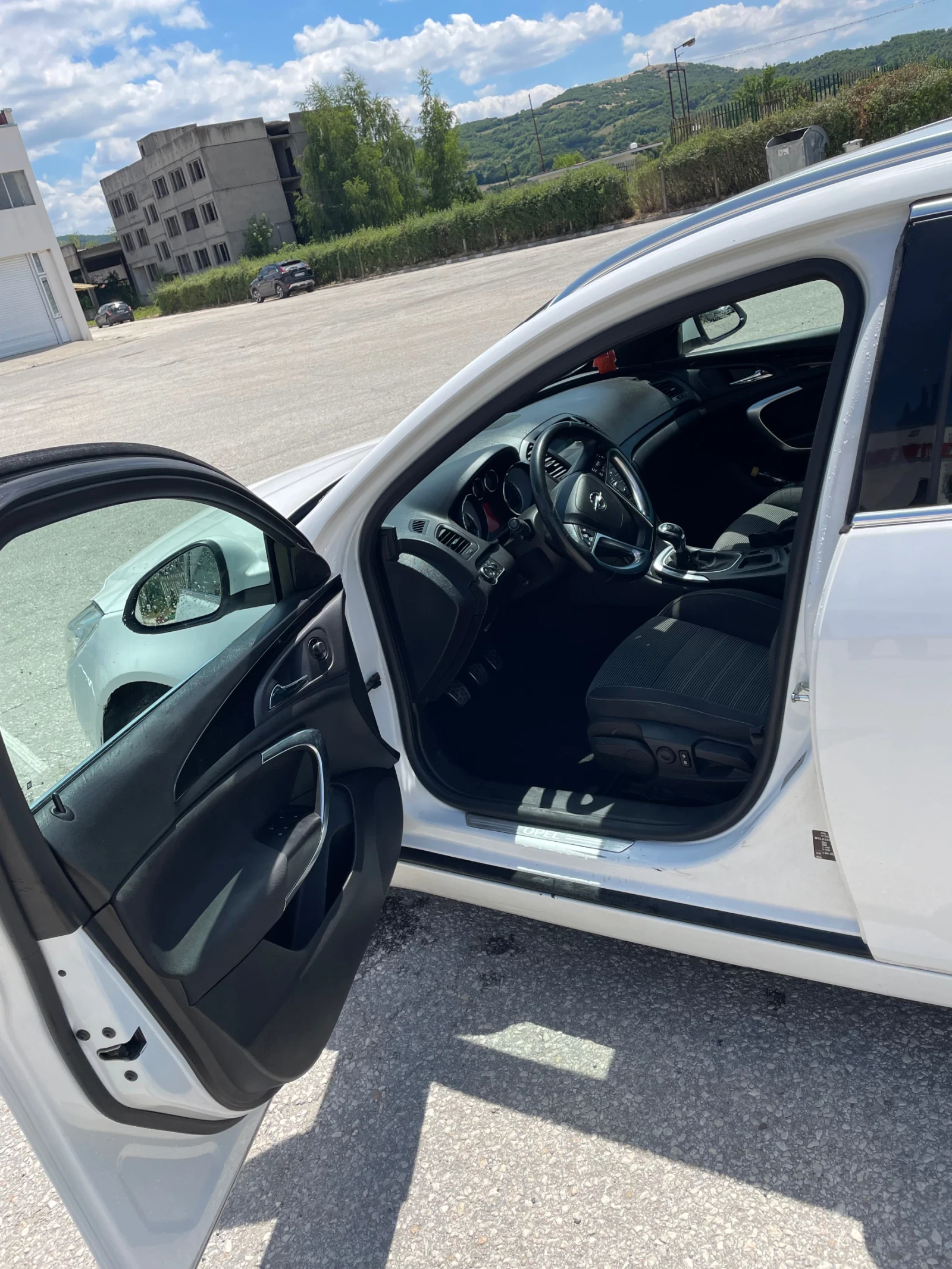 Opel Insignia, снимка 9 - Автомобили и джипове - 56272192
