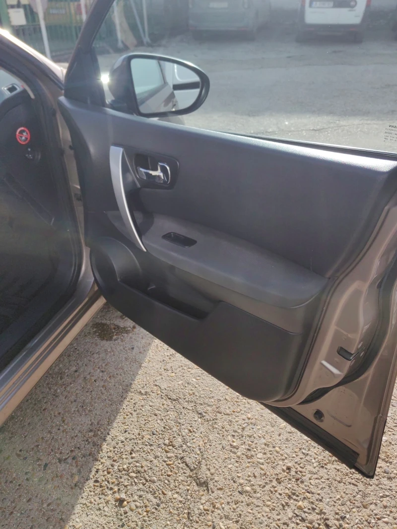 Nissan Qashqai, снимка 8 - Автомобили и джипове - 52495958
