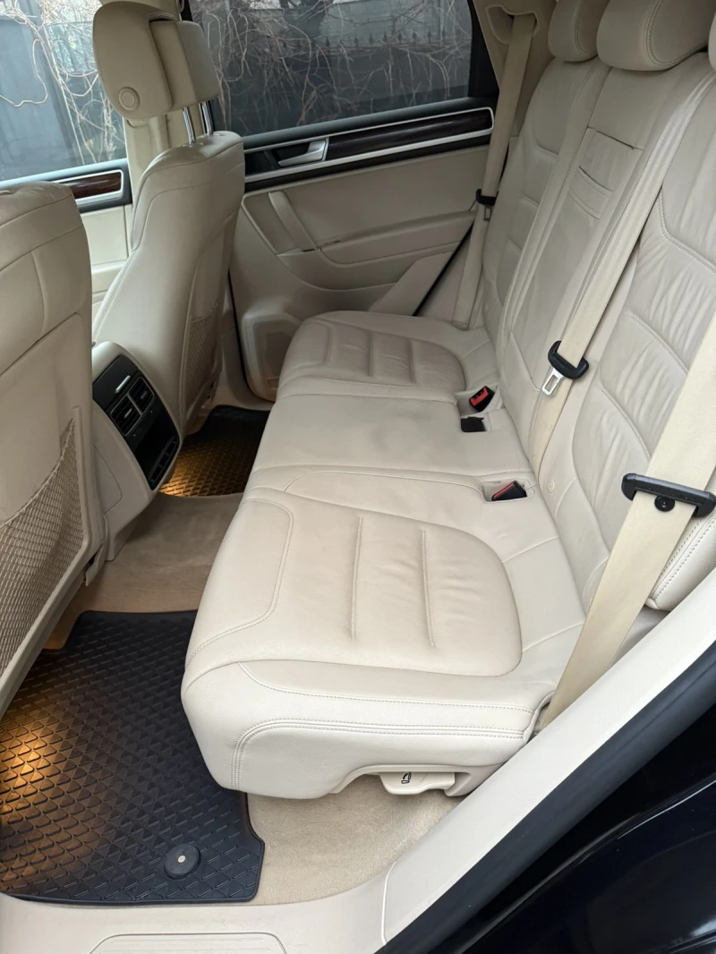 VW Touareg VW Touareg 3.0 TDI V6 4x4 Air / Navi / Xenon / Lea, снимка 14 - Автомобили и джипове - 52529437