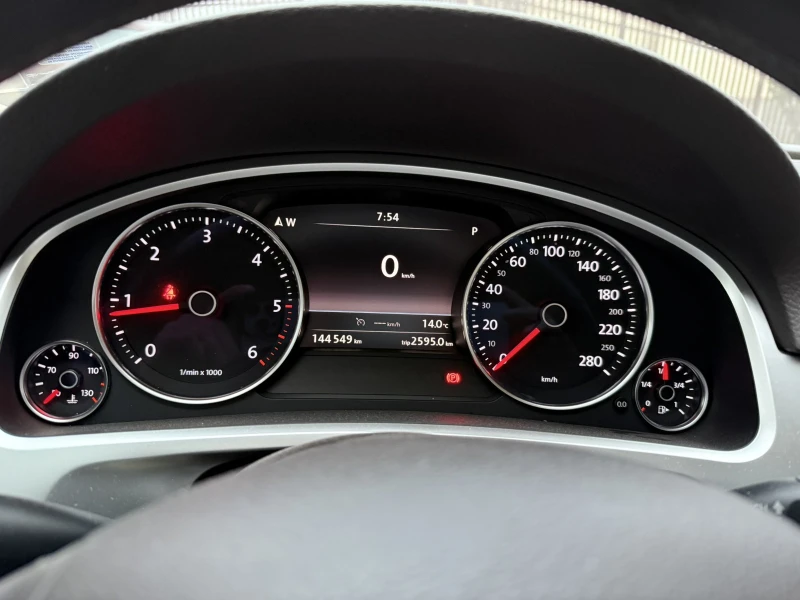 VW Touareg VW Touareg 3.0 TDI V6 4x4 Air / Navi / Xenon / Lea, снимка 10 - Автомобили и джипове - 52529437